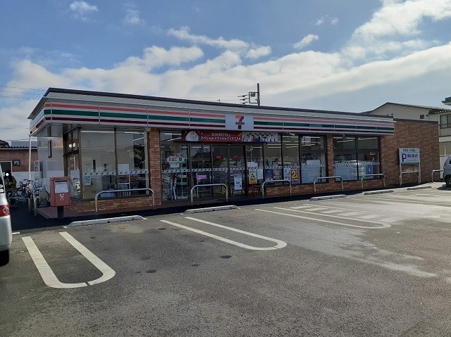 セブンイレブン甲府砂田町店まで450m フォレスト里吉