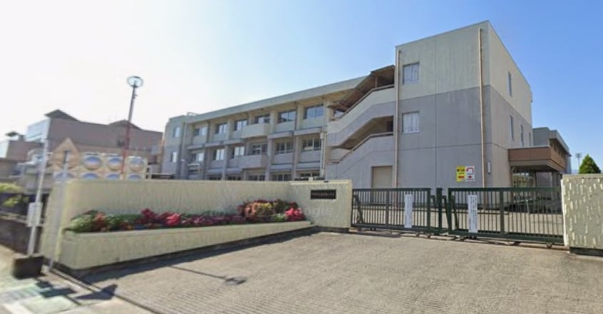 甲府市立善誘館小学校(小学校)まで706m ダイアパレス甲府城東II