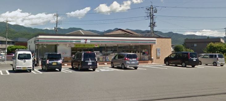 ｾﾌﾞﾝｲﾚﾌﾞﾝ 甲斐長塚店(コンビニ)まで732m セリエＡ