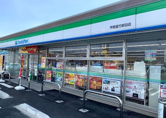 ﾌｧﾐﾘｰﾏｰﾄ 甲斐富竹新田店(コンビニ)まで130m Casa felice（ｶｰｻﾌｪﾘｰﾁｪ）B