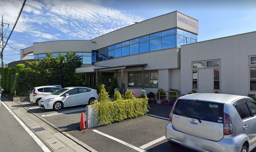 金丸内科ｸﾘﾆｯｸ(病院)まで1055m コゥジィーコートＫＴＭＳ.　A