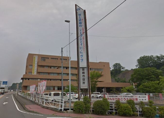 韮崎市役所(役所)まで3736m プロヴァンス　リュミエール　E