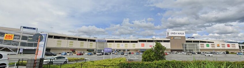 ﾗｻﾞｳｫｰｸ甲斐双葉(ショッピングセンター/アウトレットモール)まで4704m パークハウス高塚　B