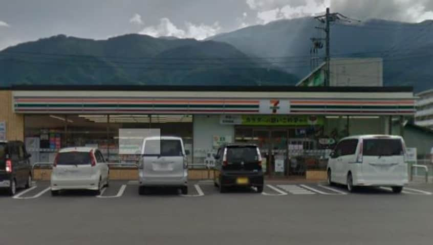 ｾﾌﾞﾝｲﾚﾌﾞﾝ 韮崎竜岡店(コンビニ)まで563m Ｇｒｅｅｎ Ｖｉｌｌａｇｅ　B