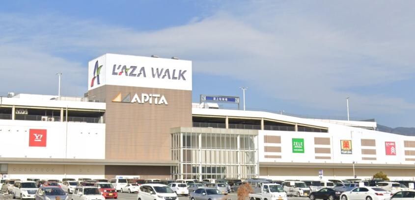 ｽﾀｰﾊﾞｯｸｽｺｰﾋｰ ﾗｻﾞｳｫｰｸ甲斐双葉店(その他飲食（ファミレスなど）)まで789m レジデンス岩森