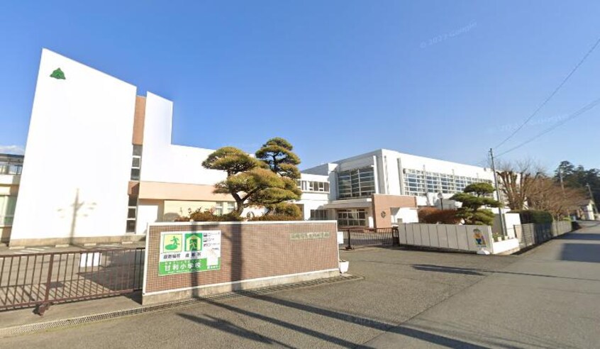 韮崎市立甘利小学校(小学校)まで1106m リラ・ファルベン