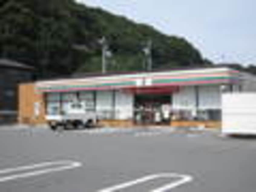 ｾﾌﾞﾝｲﾚﾌﾞﾝ 韮崎藤井町南店(コンビニ)まで115m ヴィラ・プリヴィアス