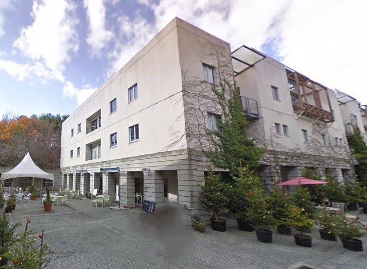 丸山珈琲 ﾘｿﾞﾅｰﾚ八ヶ岳店(その他飲食（ファミレスなど）)まで1960m 小淵沢戸建て
