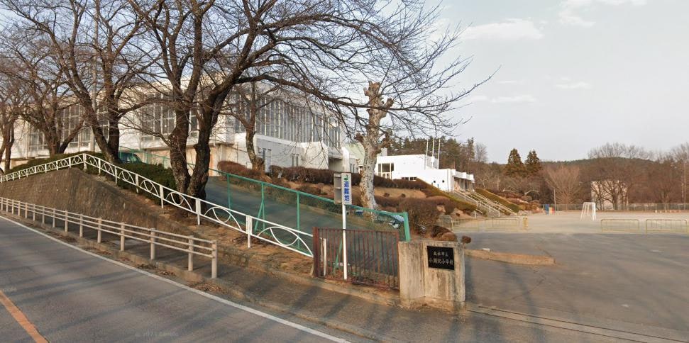 北杜市立小淵沢小学校(小学校)まで332m 小淵沢戸建て
