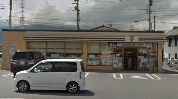 ｾﾌﾞﾝｲﾚﾌﾞﾝ 甲斐竜王駅前店(コンビニ)まで728m コーポサンヒルＡ