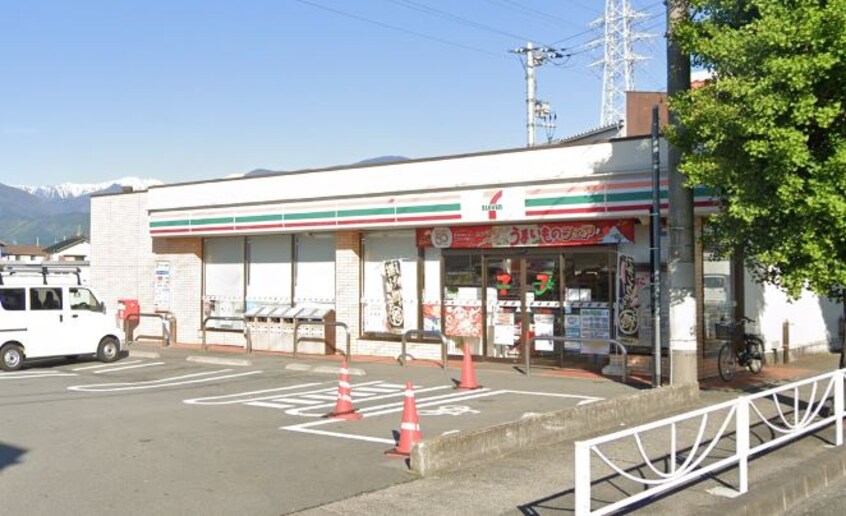セブンイレブン 竜王バイパス富竹新田店(コンビニ)まで879m カーサ　フェリーチェ