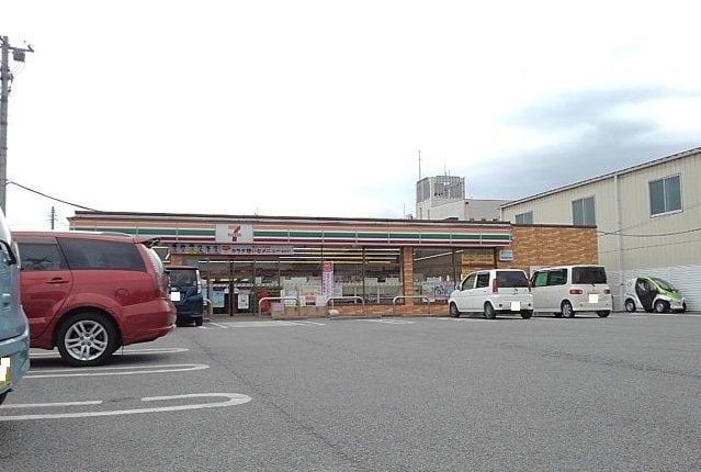 セブンイレブン小笠原店まで800m ヴァン・ル－ジュＡ