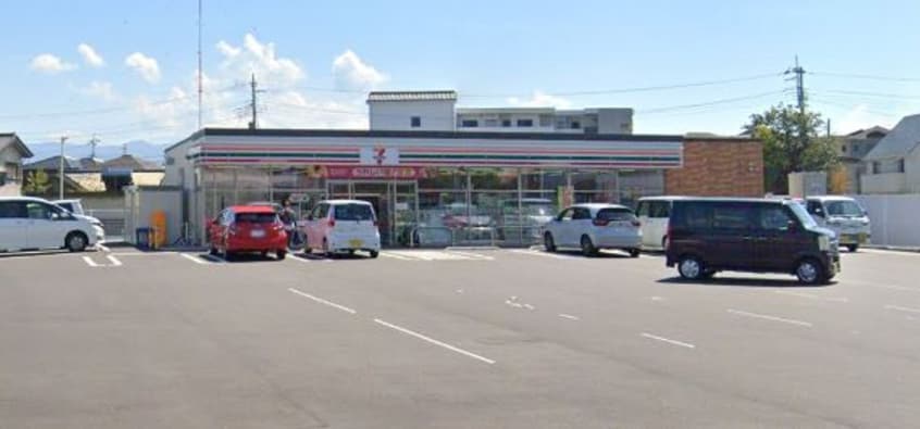 セブンイレブン 甲府貢川2丁目店(コンビニ)まで596m グラン　ソレイユ　Ｎ