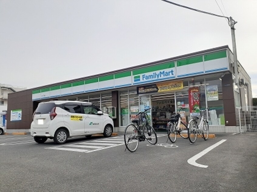 ファミリーマート宝一丁目店まで600m オランジュ　ショコラ