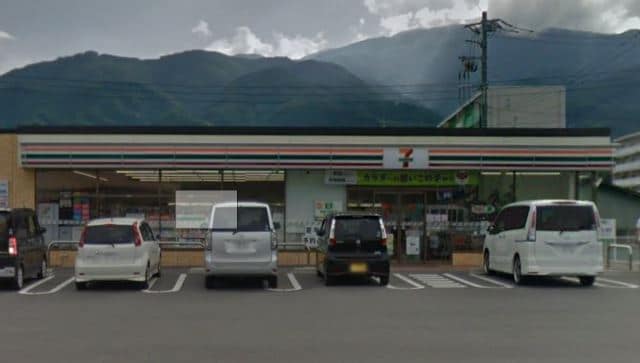 ｾﾌﾞﾝｲﾚﾌﾞﾝ 韮崎竜岡店(コンビニ)まで774m ベルアルバ