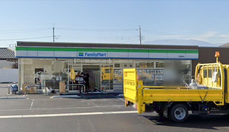 ﾌｧﾐﾘｰﾏｰﾄ 甲斐篠原店(コンビニ)まで98m リヴィエールII