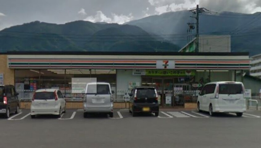ｾﾌﾞﾝｲﾚﾌﾞﾝ 韮崎竜岡店(コンビニ)まで774m ベルアルバ