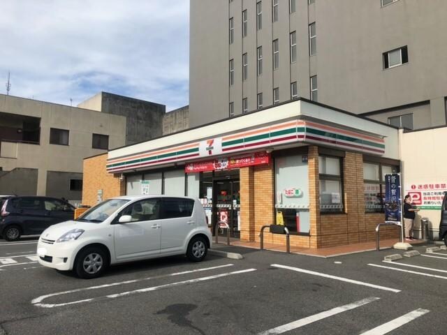 セブンイレブン下関岬之町店(コンビニ)まで320m 第一ハイツHOSOE