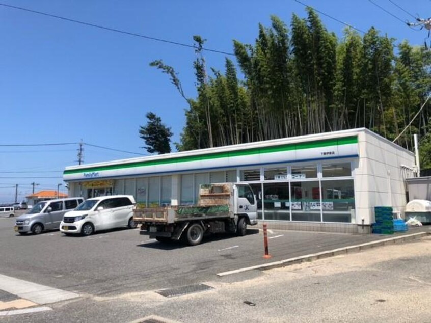 ファミリーマート下関伊倉店(コンビニ)まで671m パレス寺山