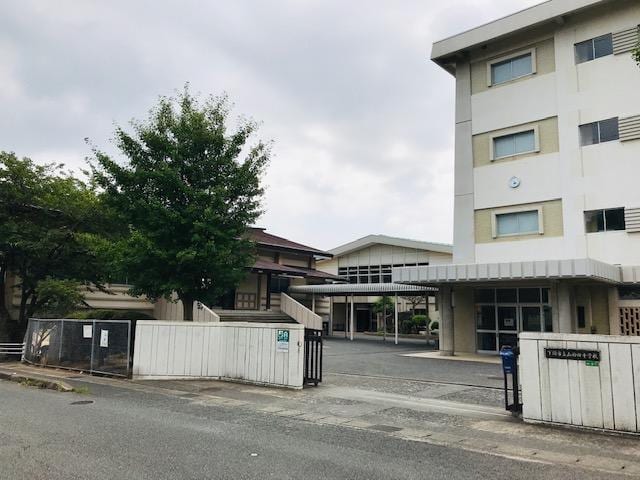 下関市立山の田中学校(中学校/中等教育学校)まで1286m シャーメゾンアレーズⅢ