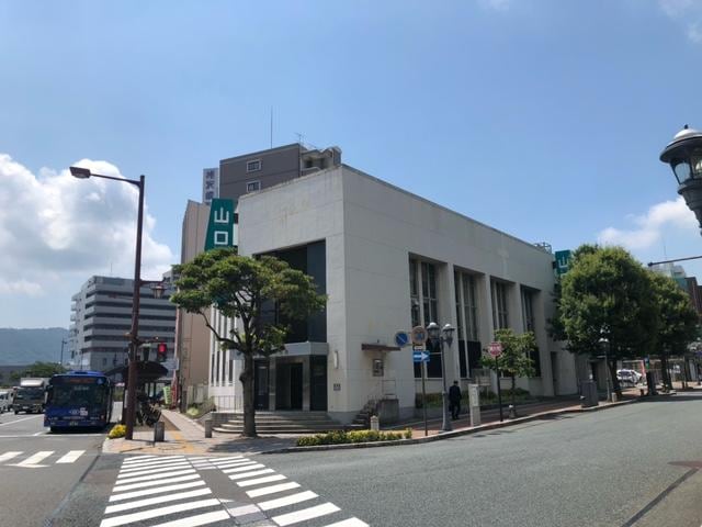 山口銀行唐戸支店(銀行)まで414m スカイマンション下関幸町