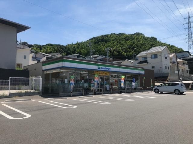 ファミリーマート下関大学町店(コンビニ)まで919m TREE