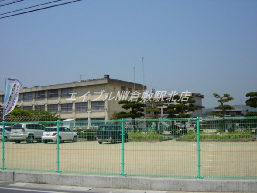 西阿知小学校・幼稚園(小学校)まで80m ルナ・アルカディア壱番館