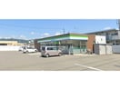 ファミリーマート伊予農高通り店(コンビニ)まで426m プレッソリーバY