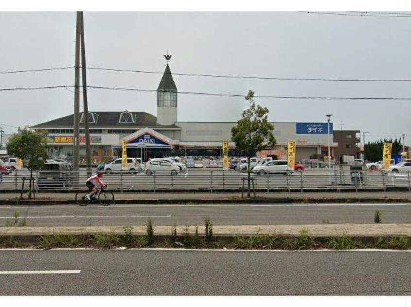 DCMダイキ伊予店(電気量販店/ホームセンター)まで806m グリーンパーク佐伯