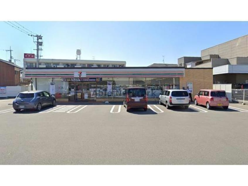 セブンイレブン伊予市郡中店(コンビニ)まで895m ファインディアハイツ