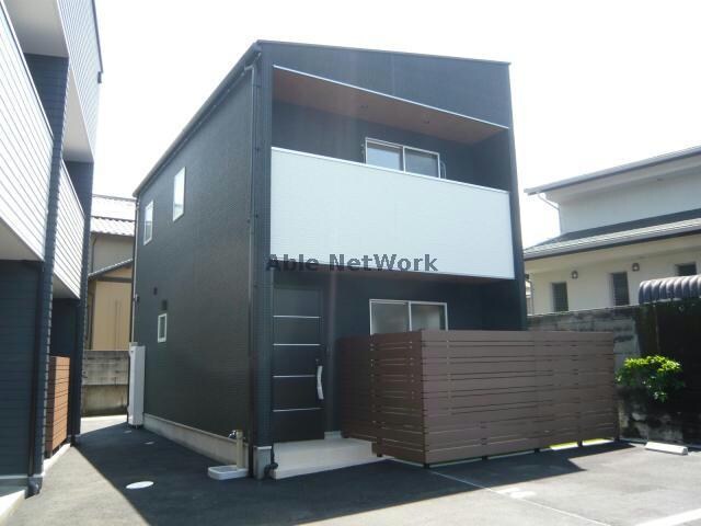  GALLERY HOUSE