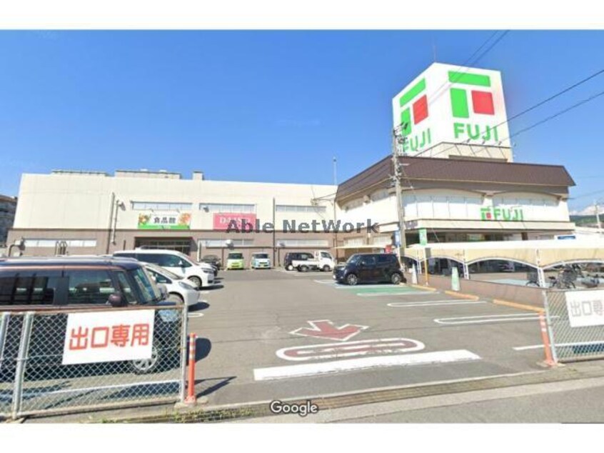 ダイソーフジ伊予店(ディスカウントショップ)まで935m GALLERY HOUSE