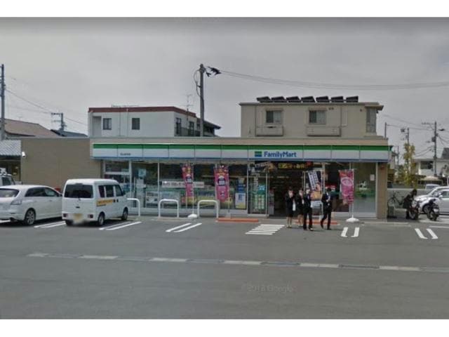 ファミリーマート松山針田店(コンビニ)まで372m メゾン川吾