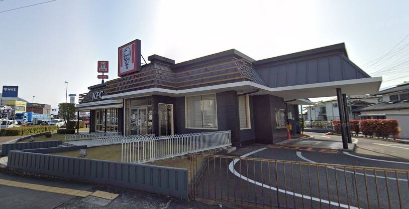 ｹﾝﾀｯｷｰﾌﾗｲﾄﾞﾁｷﾝ 甲府東店(その他飲食（ファミレスなど）)まで285m ハイムQUE