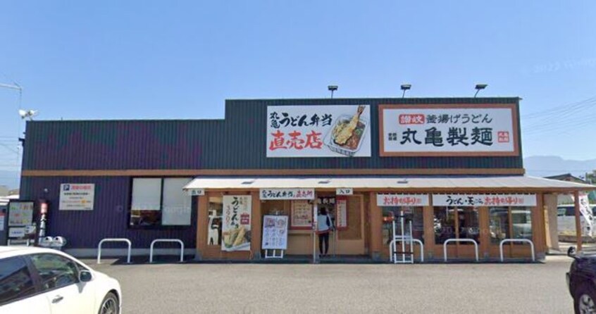 丸亀製麺 石和店(その他飲食（ファミレスなど）)まで410m ファミリアーナ