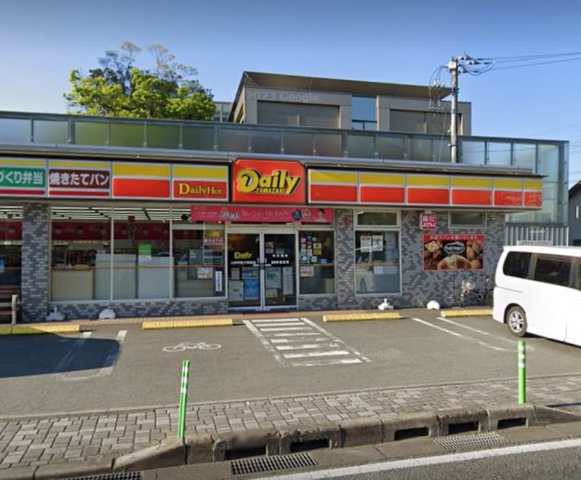デイリーヤマザキ 山梨学院大学前店(コンビニ)まで461m レジデンスピュア