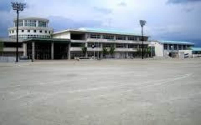 笛吹市立石和西小学校(小学校)まで893m アンリバー石和A棟