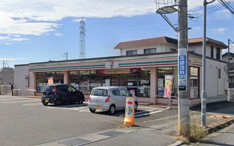 ｾﾌﾞﾝｲﾚﾌﾞﾝ 甲府国玉店(コンビニ)まで589m ファミーユよもぎA棟