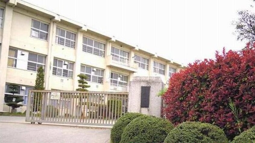 笛吹市立石和中学校まで550m 第一常磐荘