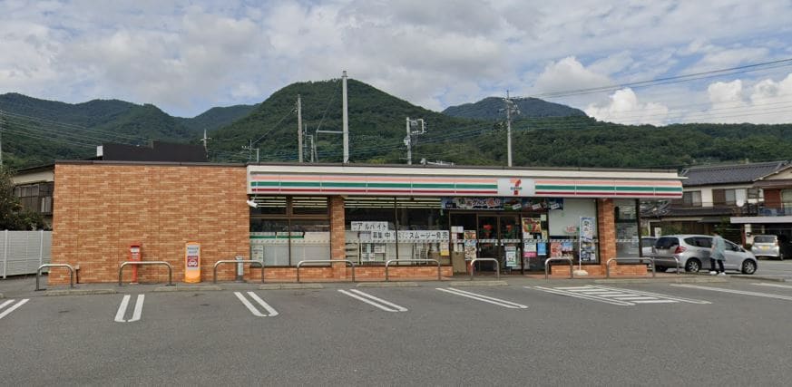 セブンイレブン 春日居鎮目北店(コンビニ)まで294m ベルディ春日居Ａ