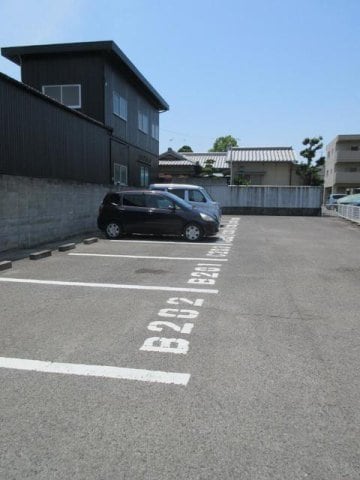 駐車場があるので、車を買う予定の方も安心です パルテノン吉藤Ｃ