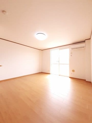 明るい色調の室内です フォレスタ・Ｔ２