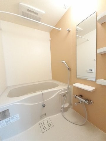 コンパクトで使いやすいお風呂です サン住吉双葉Ⅰ