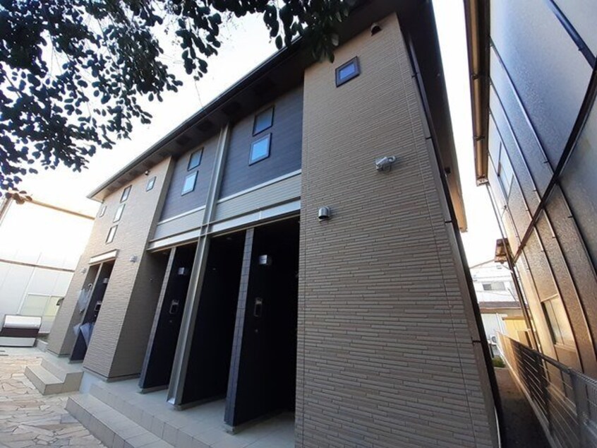 落ち着いた雰囲気の外観です シャンド・フルール　Ｙ