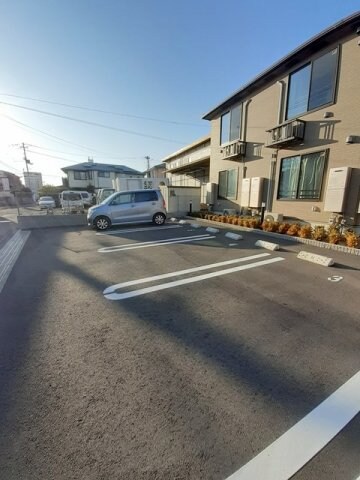 駐車場があるので、車を買う予定の方も安心です シャンド・フルール　Ｙ