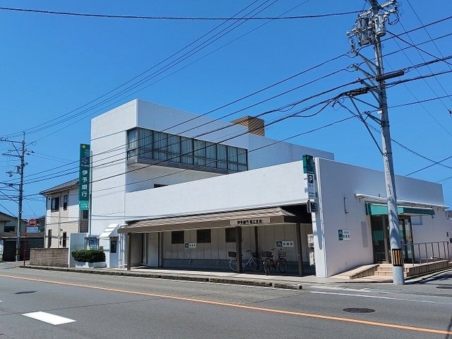 伊予銀行堀江支店様まで450m アランチェート