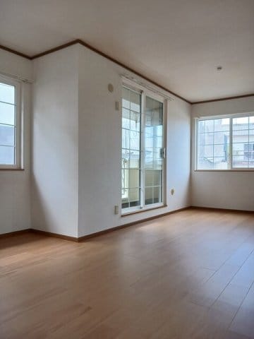 明るい色調の室内です シャン・マンダリ－ヌＭ　Ｂ