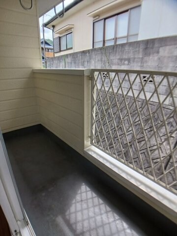 暖かな日差しのふりそそぐバルコニー シャン・マンダリ－ヌＭ　Ｂ