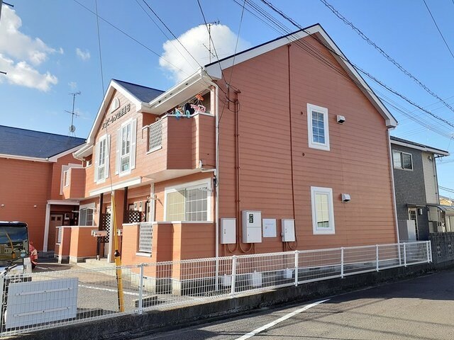 建物外観を気になさる方へ、見た目の良い物件です シュピーレン空港通Ｂ