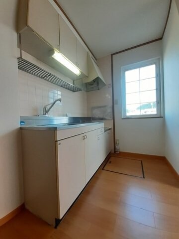 コンパクトなキッチンで掃除もラクラク シュピーレン空港通Ｂ